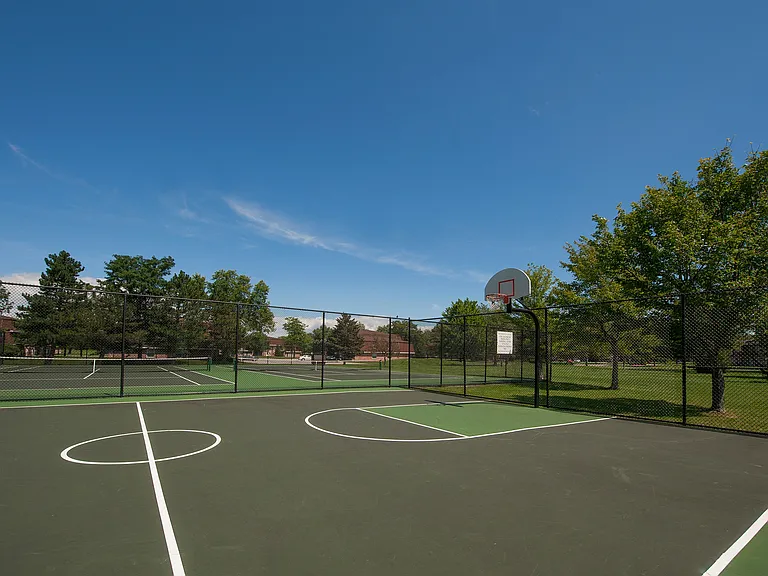 Quakertowne — Photo 7