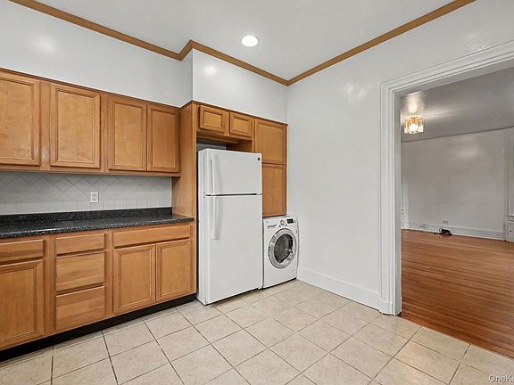 4th image of 242 Mayflower Ave Floor 1