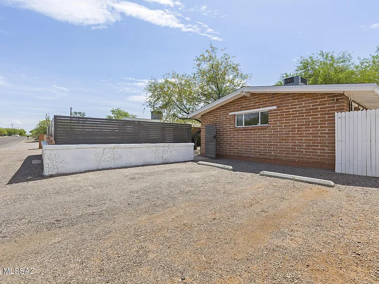 2508 E Seneca St #3 — Photo 26