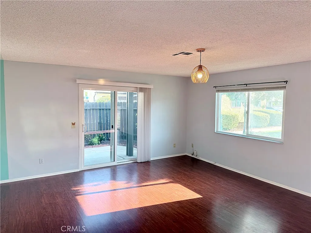 2 bed, 940 sqft, $1,850 — Photo 4