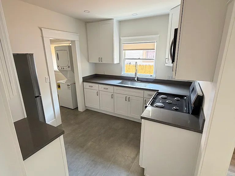 424 E Walnut St — Photo 4