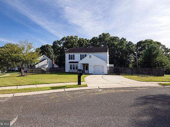 3rd image of 1 Bedford Ct