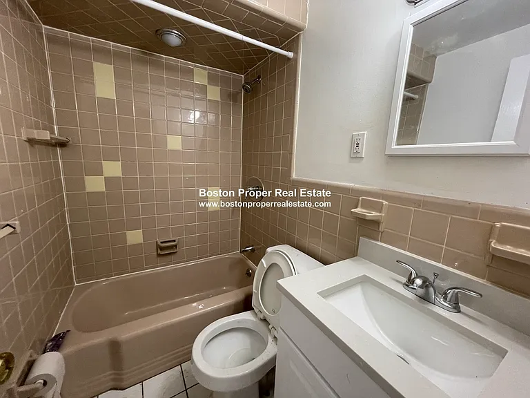 49 Gloucester St #1 — Photo 7