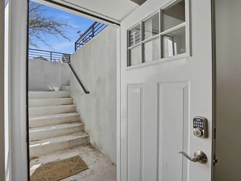 9489 S Kirkside Dr — Photo 2