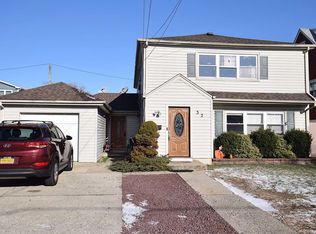 32 Hastings Rd, Island Park, NY 11558