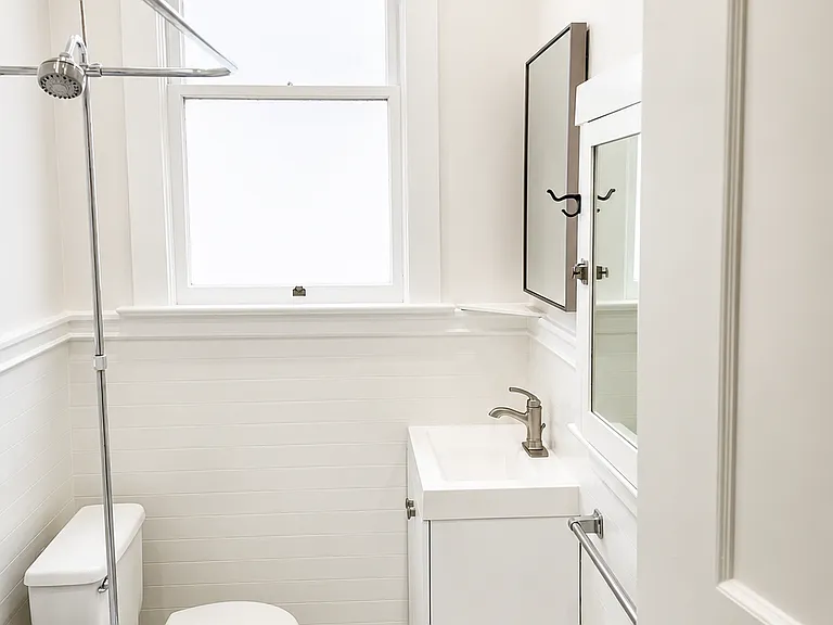 2440 Van Ness Ave — Photo 6