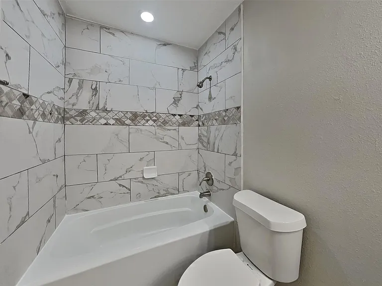 2314 Pebbledowne Cir — Photo 18