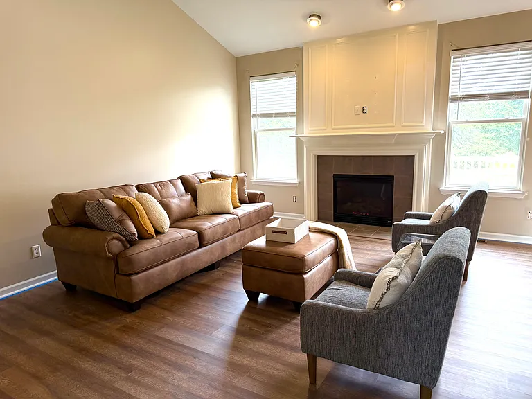 7576 Abigail Dr — Photo 3
