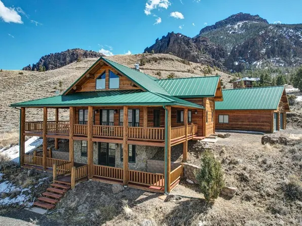 170 Cloudy Dr, Cody, WY 82414