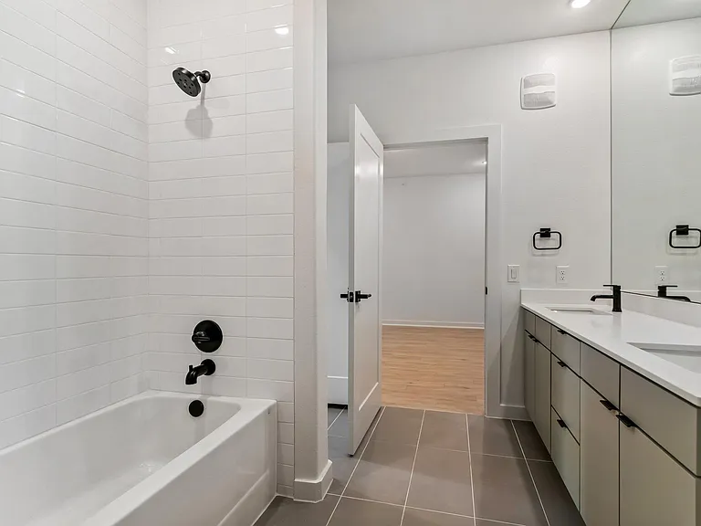 100 W Mockingbird Ln — Photo 17