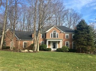 17381 Hawksview Ln, Chagrin Falls, OH 44023