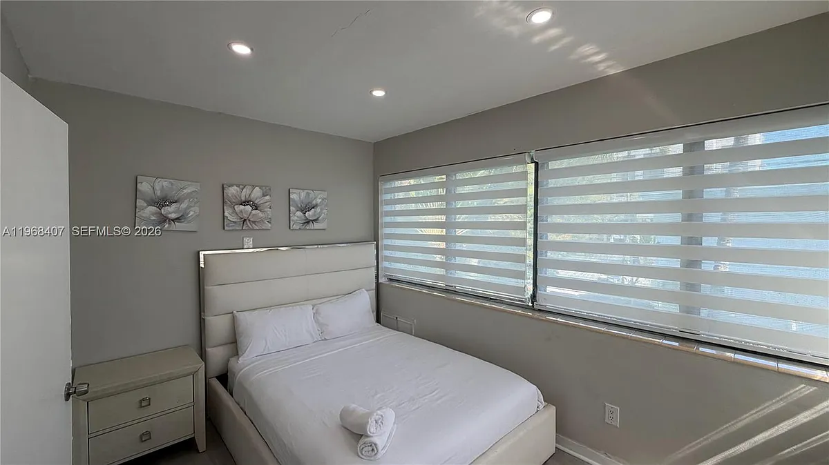 Building Photo - 10000 E Bay Harbor Dr #14