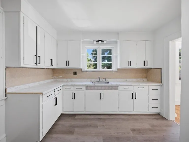 55 Wayne Ave — Photo 9