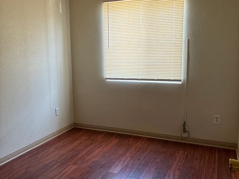 4264 S Menlo Ave — Photo 8
