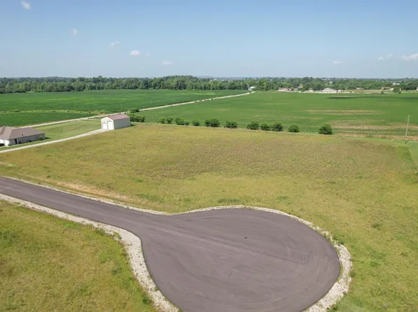 10413 Emerald Ct N, Seymour, IN 47274