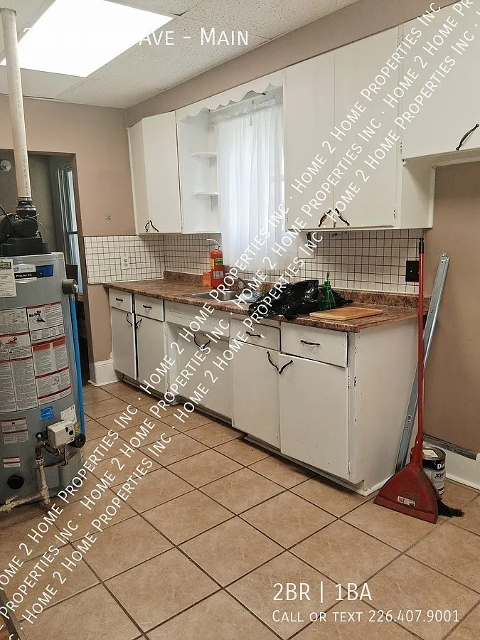 263 Curry - Main Level in Triplex — Photo 4