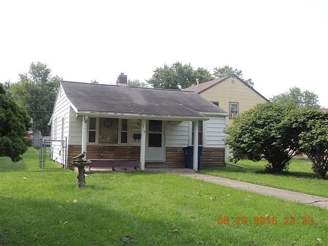 1919 W 10th St photo 1