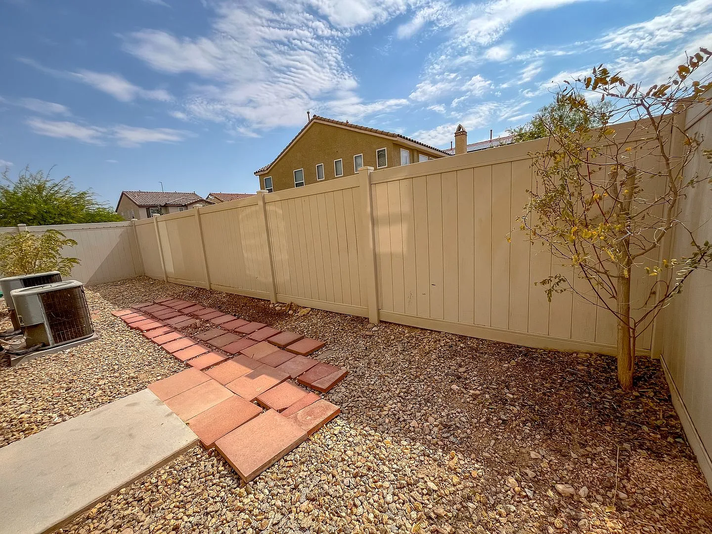 Charming 5-Bedroom Home in Desired Community! — Photo 2