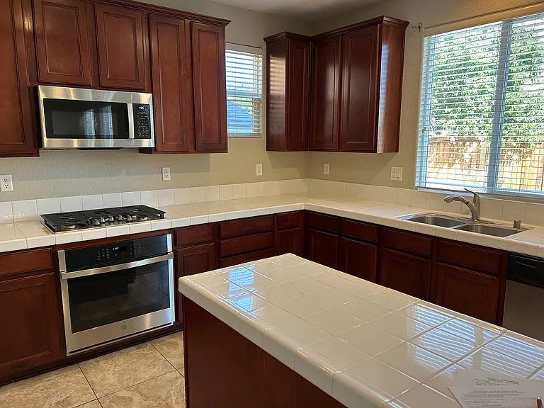 435 Stradella Ct — Photo 4
