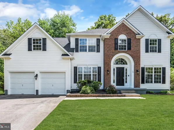 19 Sunflower Cir, Burlington, NJ 08016