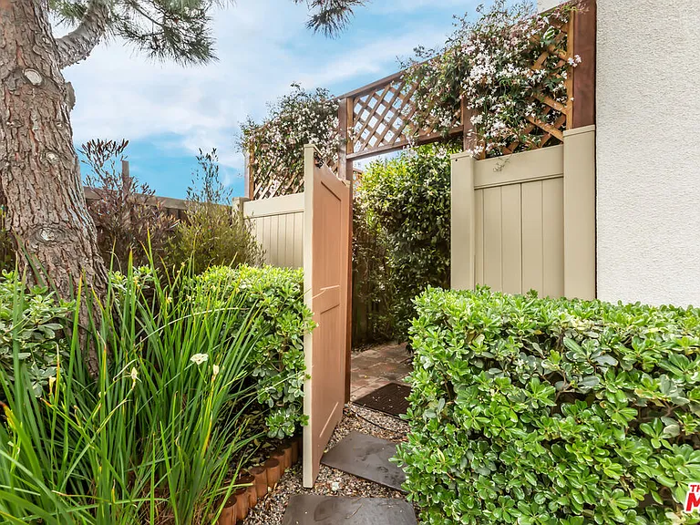 5547 Palm Dr — Photo 30