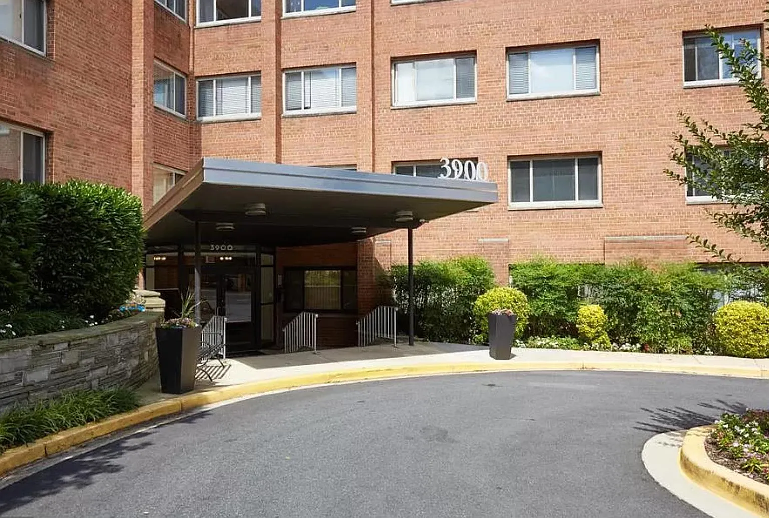 1 bed, 870 sqft, $2,100 — Photo 1