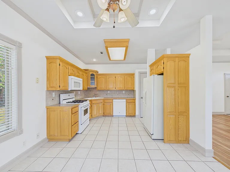 1322 Little Flock Dr — Photo 7