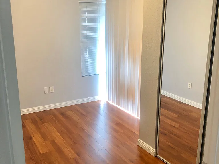 3914 W Victory Blvd #102 — Photo 14
