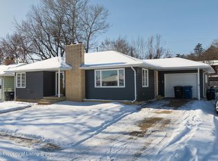 923 4th Ave W, Dickinson, ND 58601