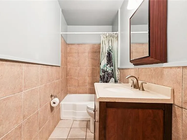 931 Royal St #5 — Photo 11