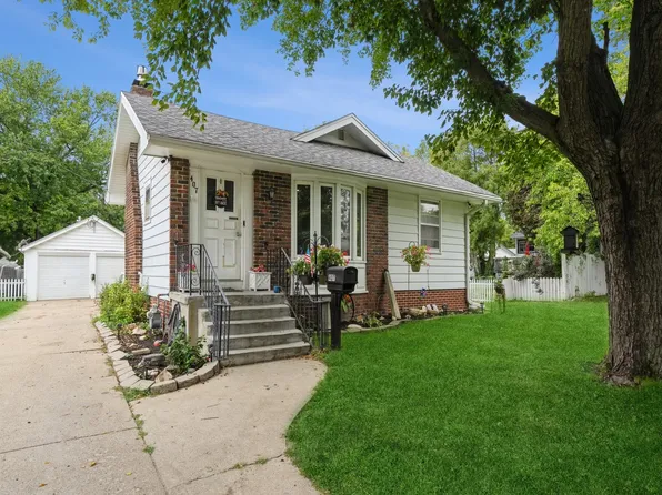 407 W 8th St S, Newton, IA 50208