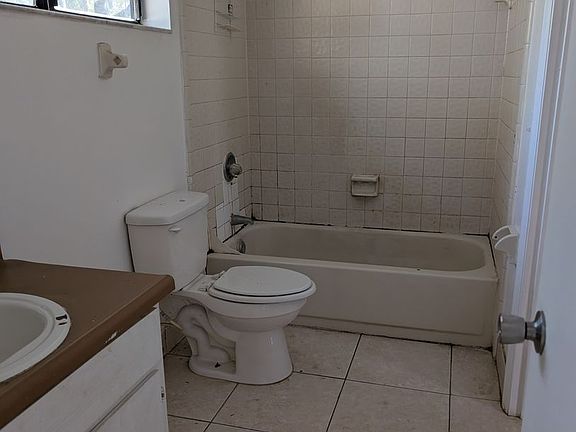 4th image of 1110 SW 62nd Ter Unit B