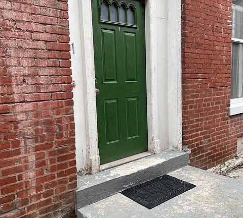 apartment entry (side of building)