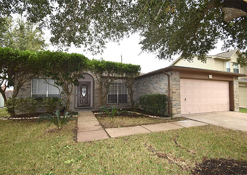 1st image of 414 Savannah Moss Dr