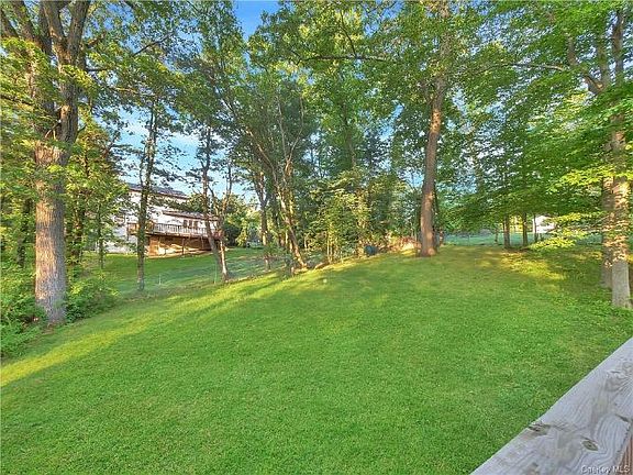 5th image of 11 Auburn Dr