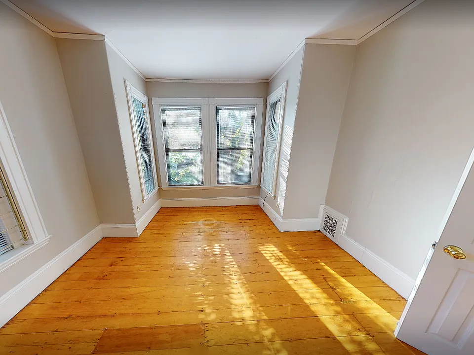 27 Longwood Ave #3