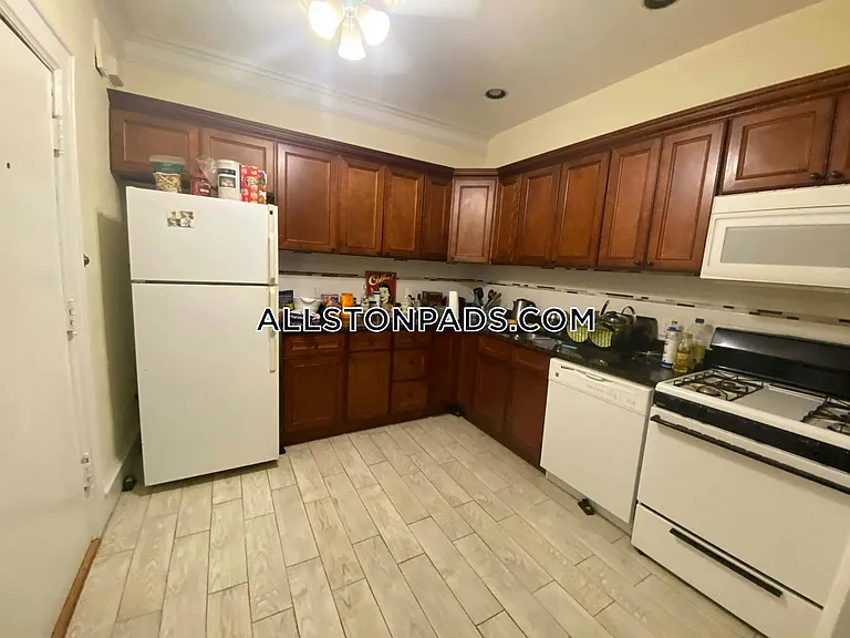 21 Park Vale Ave — Photo 2