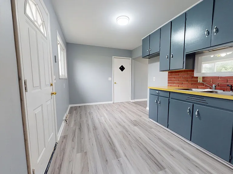 691 Elm St — Photo 3