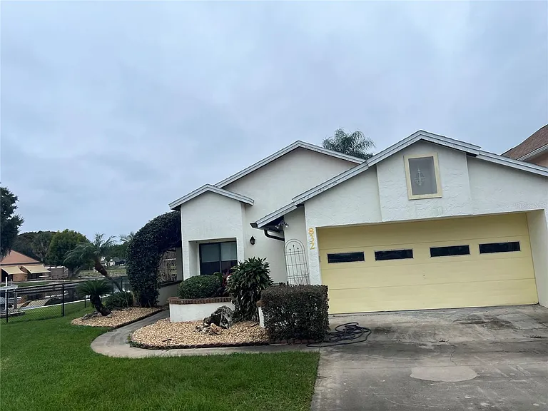 832 Palm Harbor Ct — Photo 1