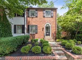 1127 Powhatan St, Alexandria, VA 22314