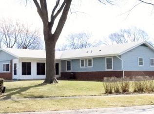 1233 Springdale Ln, Elk Grove Village, IL 60007