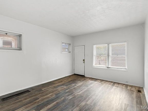 5th image of 4217 S Grand Blvd