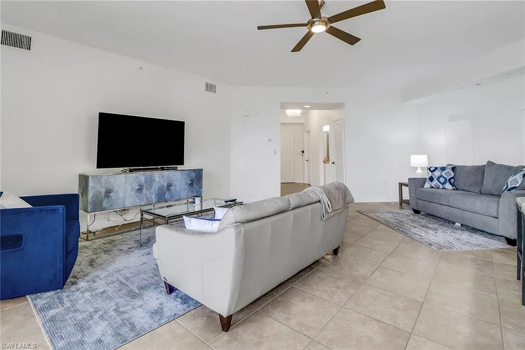 1 bed, 1.5 bath, 1356 sqft, $9,000 — Photo 4