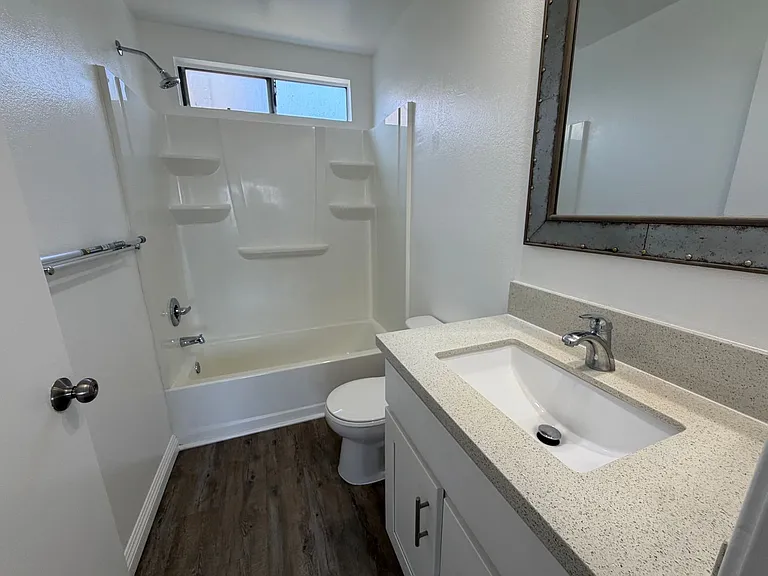 Midvale Los Angeles Apartments LLC — Photo 23
