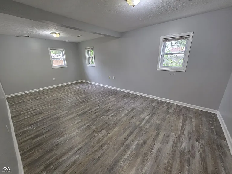 410 N 20th Ave — Photo 3