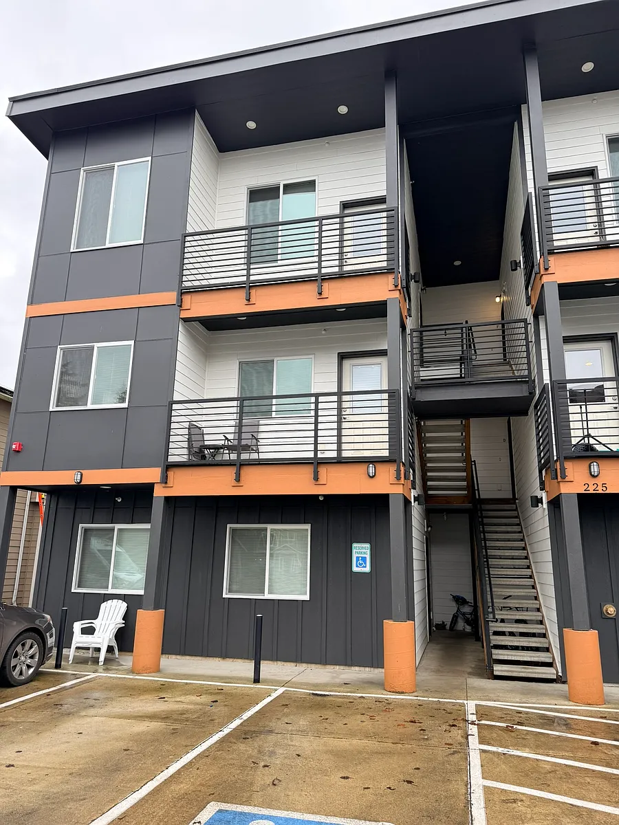 Building Photo - 225 Penny Ave #E