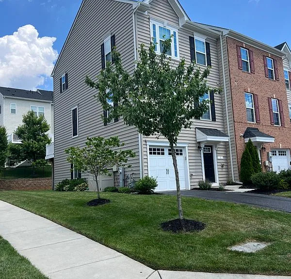 1 Gates Park Ct — Photo 1
