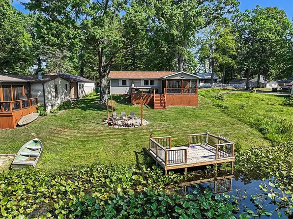 31955 Huckleberry Ln, Dowagiac, MI 49047