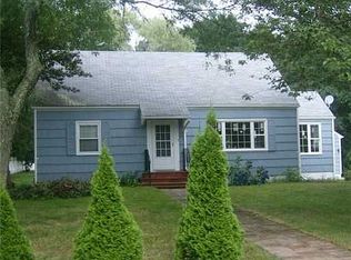 48 Inez St, Narragansett, RI 02882