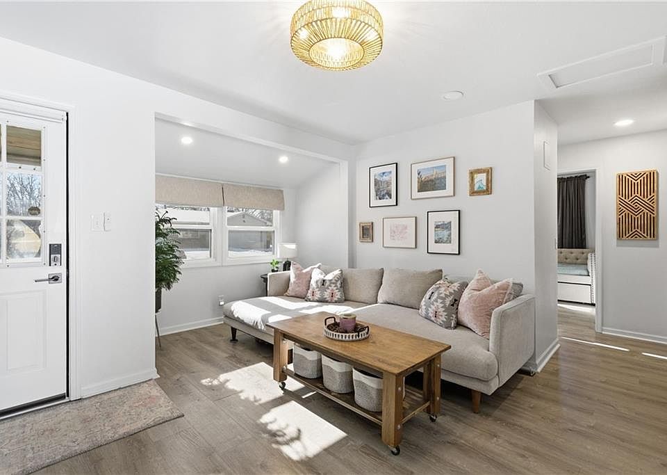 1st image of 110 W 6th St